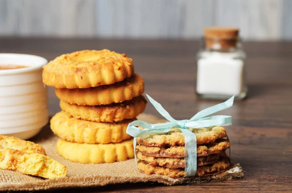 Cookies met en zonder een boog — Stockfoto