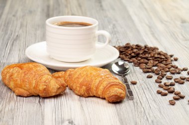 bir fincan kahve ile sabah yemek