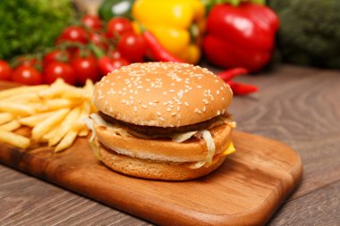 hamburger ve patates doğrama tahtası