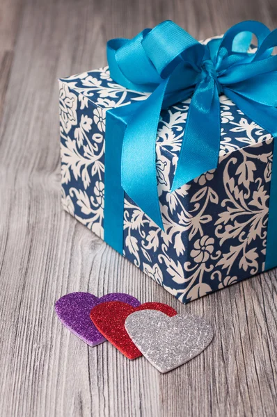 Romantic patterned blue gift box — Stock Photo, Image