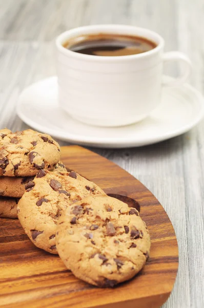 Chocolate chip cookies and a cup of coffee — Stock Photo, Image
