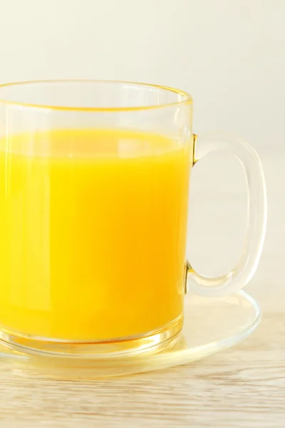 Ein Glas voller Orangensaft — Stockfoto