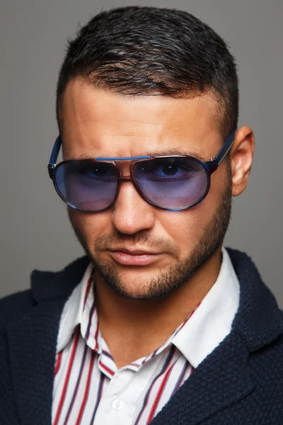 Portrait erious man wearing violet sunglasses — Stock Photo, Image