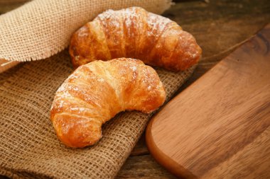 keten kumaş üzerine iki ay çöreği