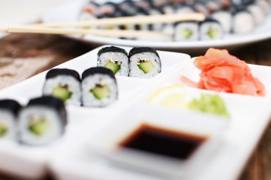 Yemek suşi zencefil ile ayarla