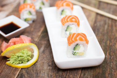 bir somun ekmek ve yulaf bir kavanoz