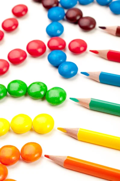 Colorir lápis apontando para o padrão de doces — Fotografia de Stock