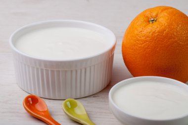 bir somun ekmek ve yulaf bir kavanoz