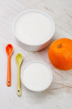 bir somun ekmek ve yulaf bir kavanoz