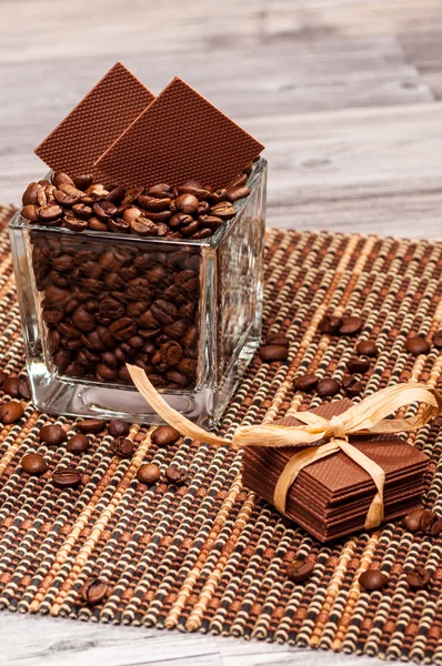 Een brood van knapperig brood en een pot van haver — Stockfoto