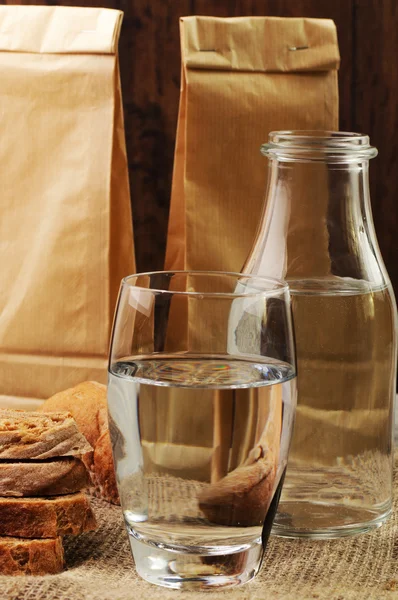 Brot und Wasser — Stockfoto