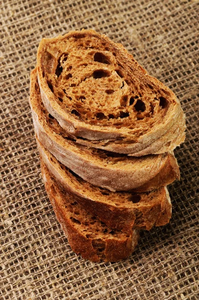 Κόψτε το ψωμί στα κάρβουνα — Φωτογραφία Αρχείου