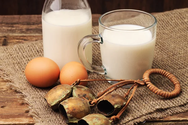Milk, eggs — Stock Photo, Image