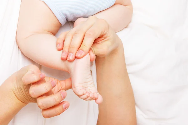 Newborn foot massage — Stock Photo, Image