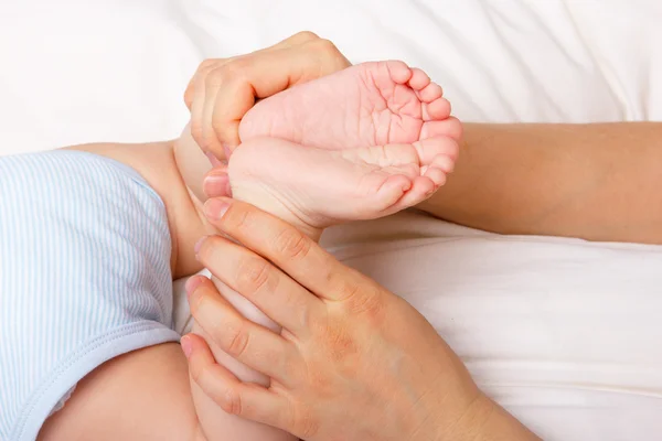 Newborn foot massage — Stock Photo, Image