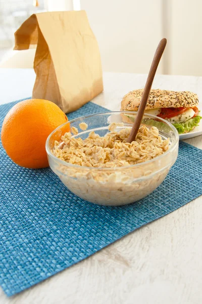 Farinha de aveia com laranja — Fotografia de Stock