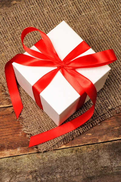 Gift box with ribbon — Stock Photo, Image