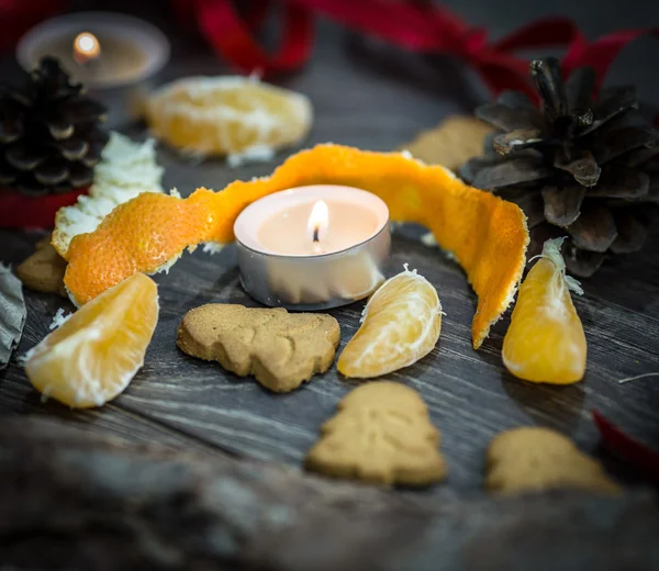 Candle and mandarines — Stock Photo, Image