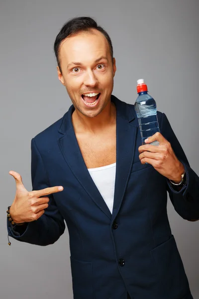 Homme avec bouteille d'eau — Photo