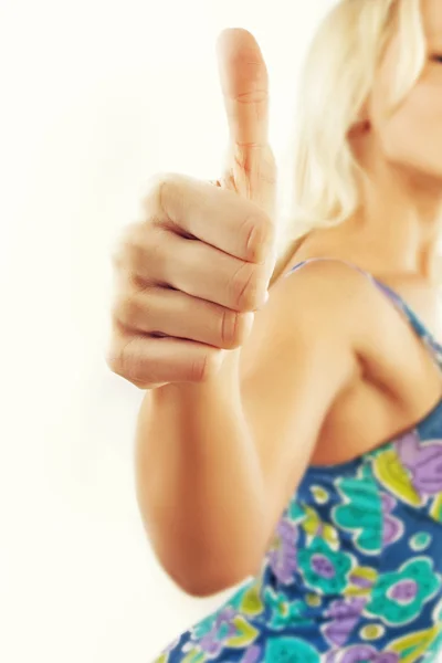 Woman showing thumb up — Stock Photo, Image