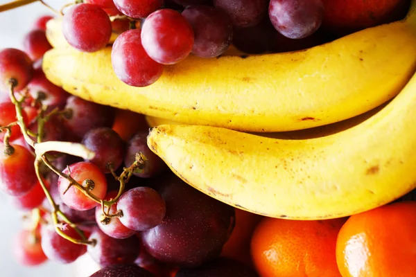 Banany i winogrona — Zdjęcie stockowe