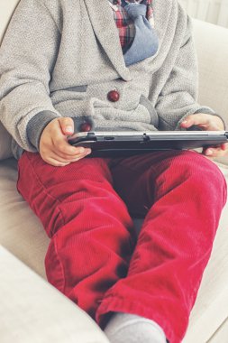 tablet ile çocuk