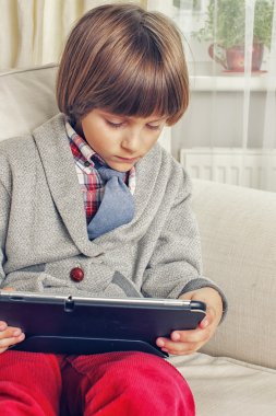 tablet ile çocuk