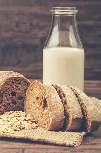 Milk and bread — Stock Photo, Image