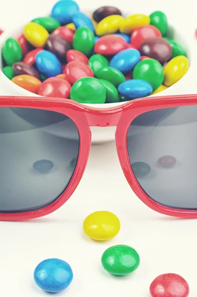 Bonbons et lunettes de soleil — Photo