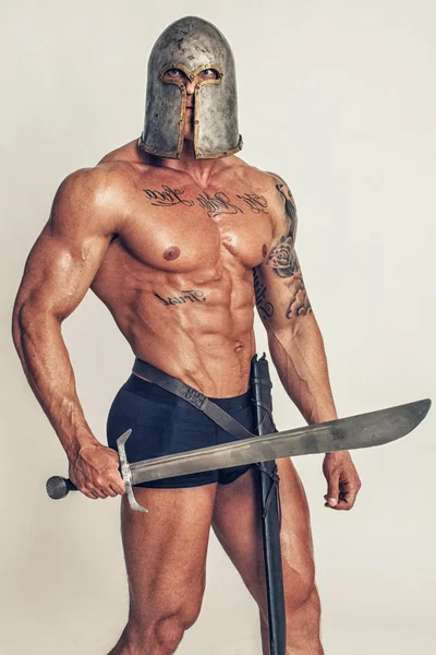Barbarian con arma — Foto de Stock