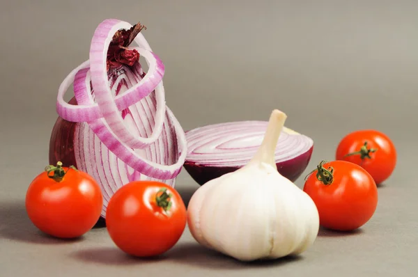 Knoflook en tomaten — Stockfoto