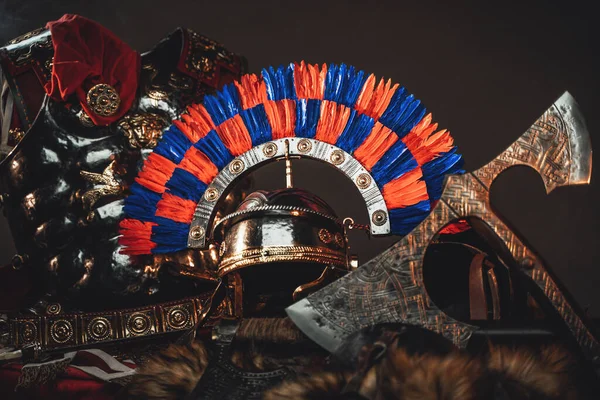 Traje de protección antiguo de soldado romano y guerrero vikingo —  Fotos de Stock