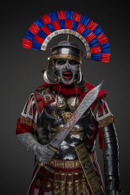 Zırhlı korkunç ölümsüz lejyoner.