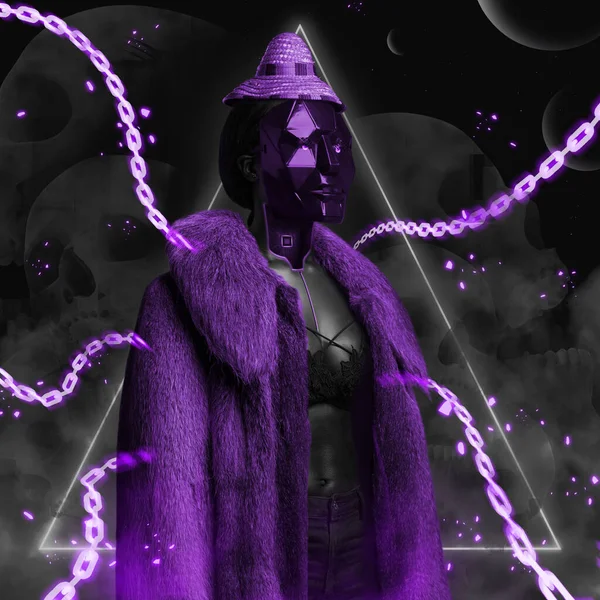 Black slim woman with purple fur coat and straw hat — Stock Photo, Image