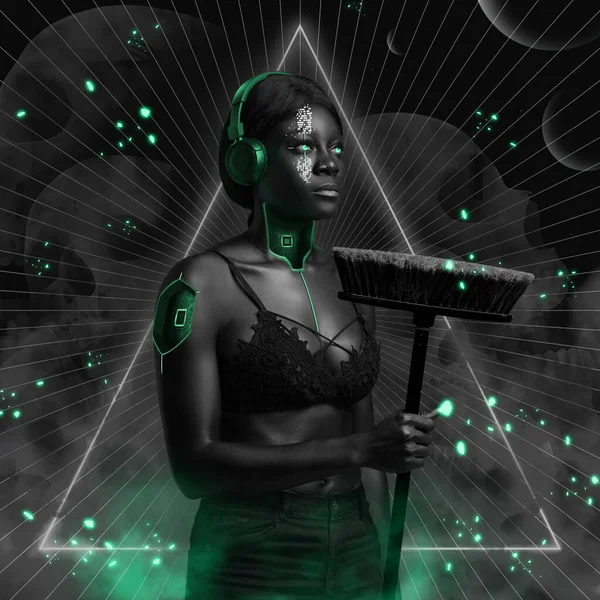 Fekete nő fekete felmosó ellen sötét elvont háttér — Stock Fotó