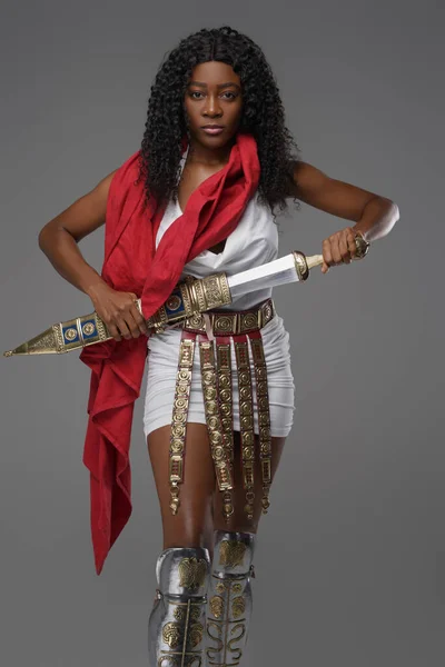 Ancient female roman soldier with gladius and red cape — Stock Photo, Image