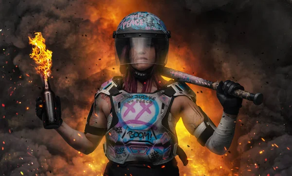 Radikális nő tüntető molotov ellen masszív robbanás — Stock Fotó