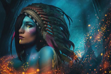 Esmer tenli mistik kadın gece ormanlarında yaşıyor.