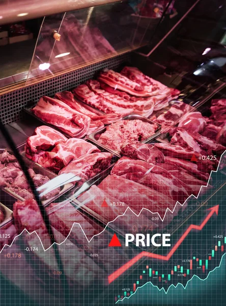 Carne cruda all'interno del banco della macelleria e grafici con freccia — Foto Stock