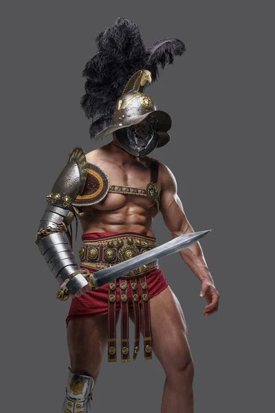 Roman arena fighter with gladius against grey background — Stock Photo, Image