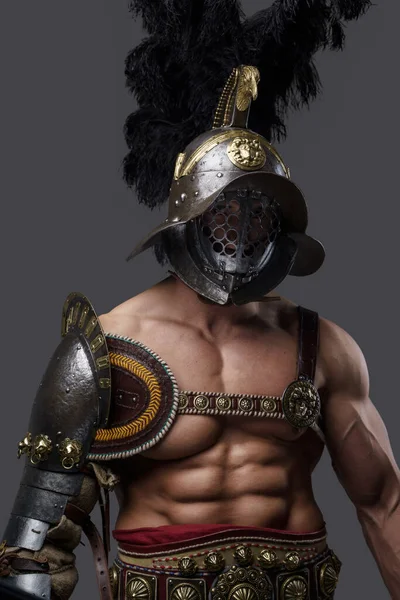 Muscular colosseum fighter with naked torso and plumed helmet — Stockfoto