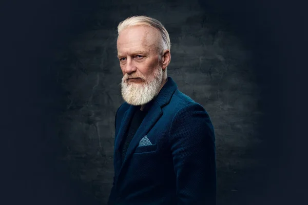 Фото Літнього Чоловіка Довгою Бородою Сірими Волоссям Одягнені Дорогий Синій — стокове фото