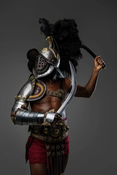 Studio Shot Van Zwarte Gladiator Met Gepruimde Helm Met Twee — Stockfoto