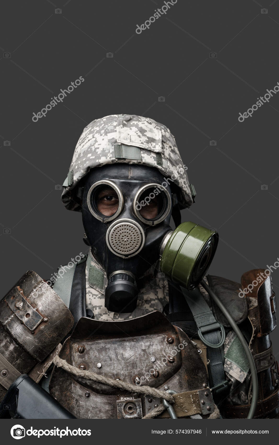 Retrato Soldado Armado Vestido Con Ropa Protectora Camuflaje Máscara Gas:  fotografía de stock © fxquadro #574397946