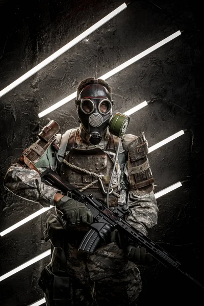 Portrait Apocalyptic Soldier Rifle Gas Mask Dark Background Neon Lighting — Stock Photo, Image