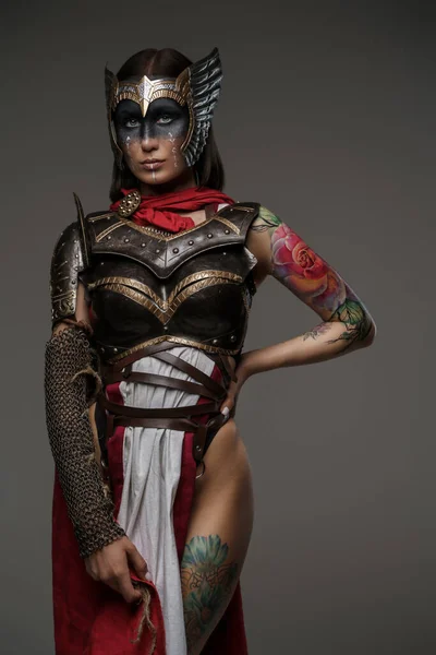 Portrait Woman Warrior Tattooed Body Dressed Light Armor — Stock Photo, Image