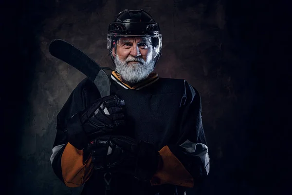 Знімок Активного Старшого Хокеїста Захисному Спортивному Одязі Тримає Хокейну Палицю — стокове фото