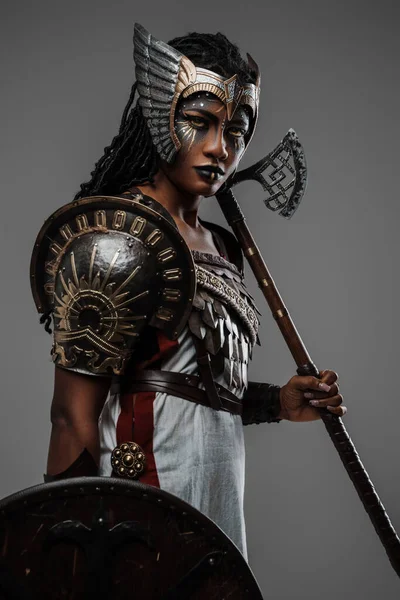 Shot Isolated Grey Black Woman Warrior Holding Axe Shield Dressed — Stock Photo, Image