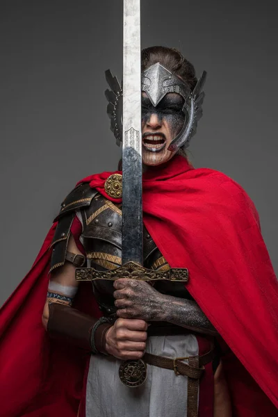 Studio Shot Violent Amazon Sword Dressed Protective Headwear Armor — Stockfoto