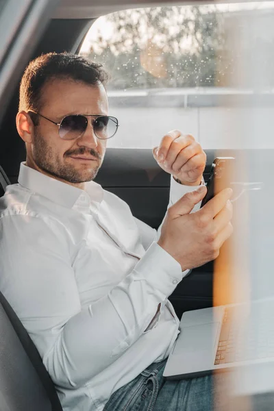 Shot Serious Businessman Sunglasses Mobile Phone Sitting Expensive Car — Zdjęcie stockowe